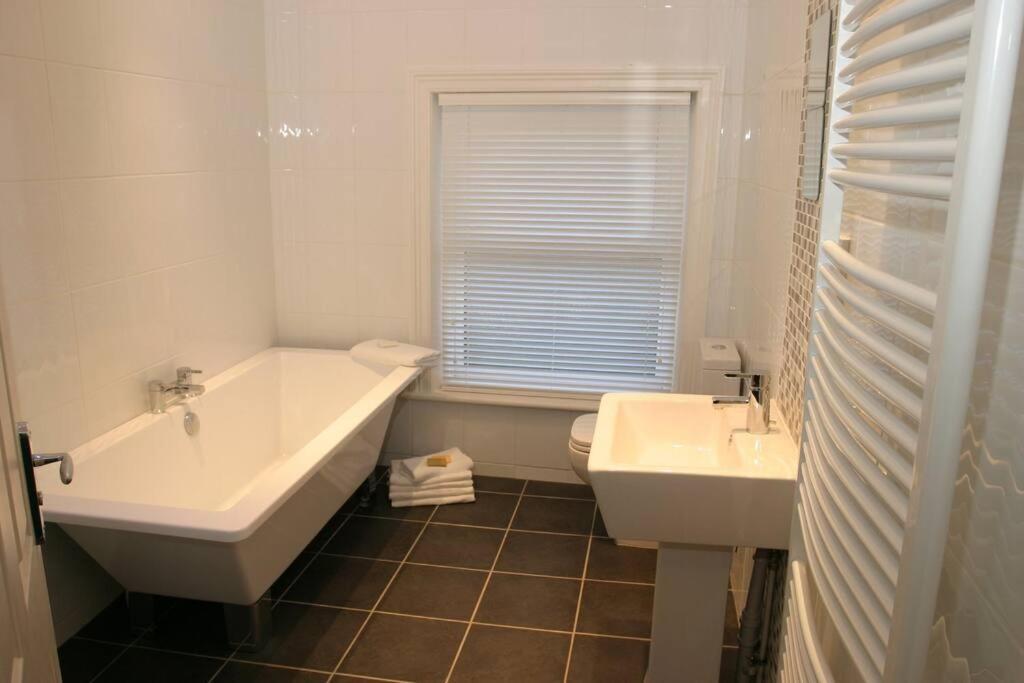 Comfy Big 7 Bedroom Townhouse Harrogate Extérieur photo