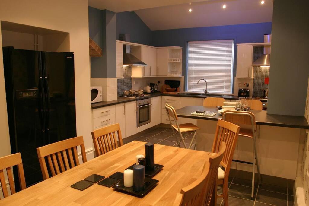 Comfy Big 7 Bedroom Townhouse Harrogate Extérieur photo